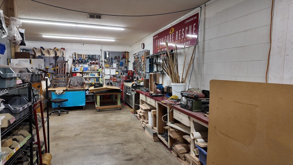 More Photos Of 5467 N Main St, Joplin Freestanding For Sale