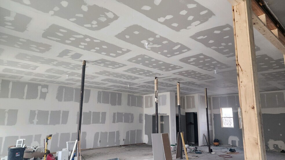 More Photos Of 5966 N Santa Monica Blvd, Whitefish Bay Storefront Retail Office For Sale