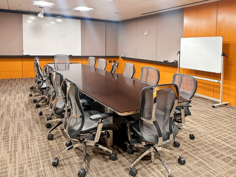 More Photos Of 580 California St, San Francisco Coworking Space