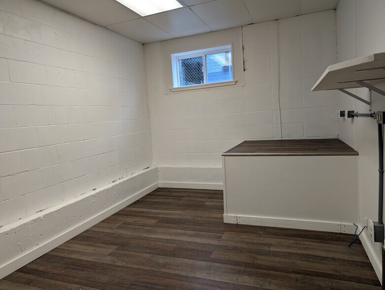 More Photos Of 306 Nordic dr, Petersburg Freestanding For Sale