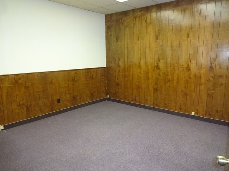 More Photos Of 201 N Penn Ave, Independence Office For Sale