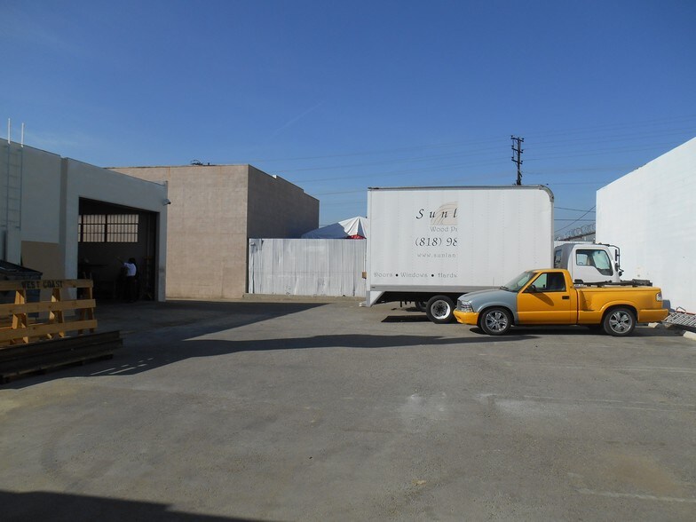 More Photos Of 7442 Varna Ave, North Hollywood Warehouse For Lease