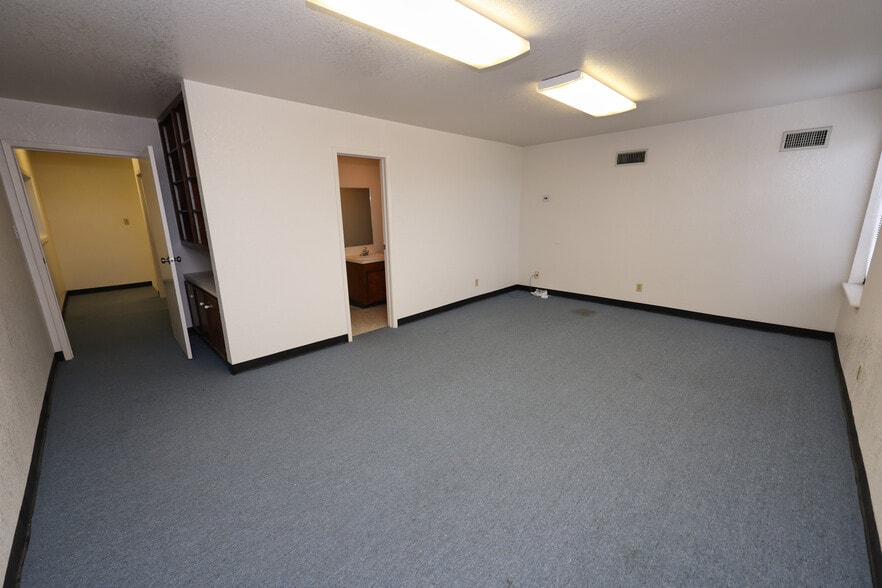 More Photos Of 6511 Stewart Rd, Galveston Office For Lease