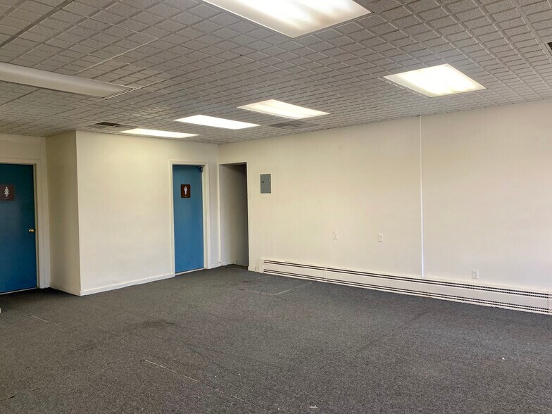 More Photos Of 31 DiCarolis Ct, Hackensack Warehouse For Lease