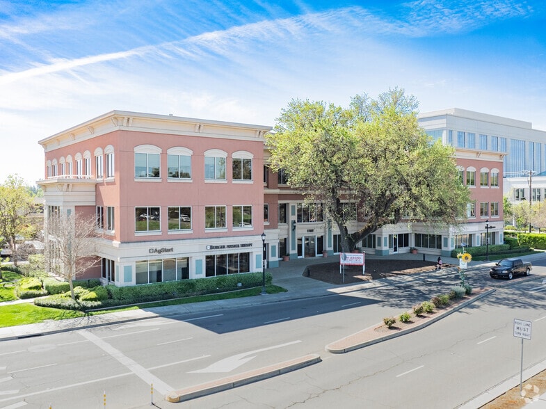 More Photos Of 1100 Main St, Woodland Medical For Lease