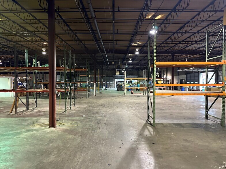 More Photos Of 687 Humphries St SW, Atlanta Warehouse For Lease