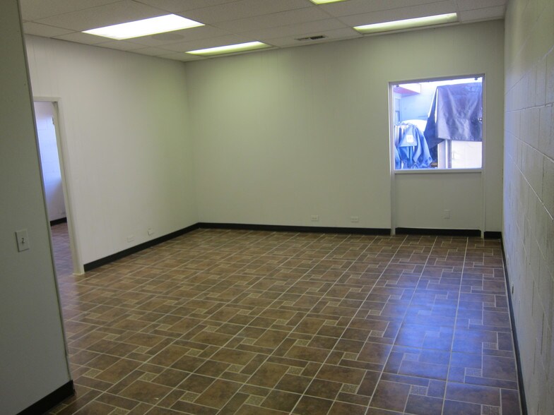 More Photos Of 1140-1150 Price Ave, Pomona Warehouse For Lease