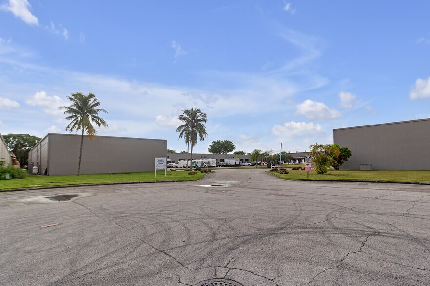 More Photos Of 14000-14048 SW 140th St, Miami Warehouse For Lease
