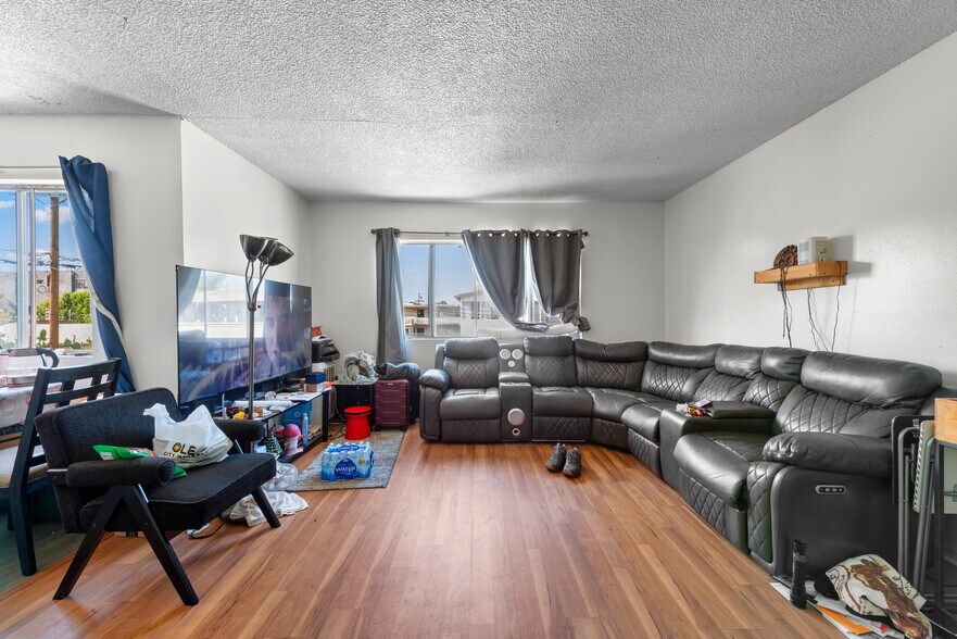 More Photos Of 2325 S Ridgeley Dr, Los Angeles Apartments For Sale