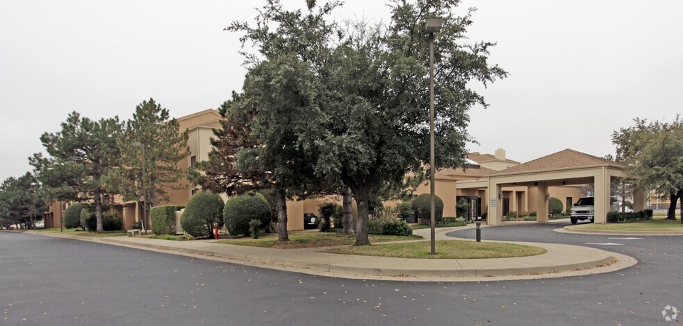 More Photos Of 4301 Highline Blvd, Oklahoma City Hotel For Sale