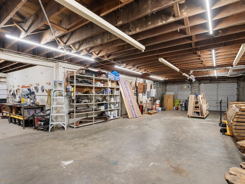 More Photos Of 1305 SE Belmont St, Portland Office For Sale