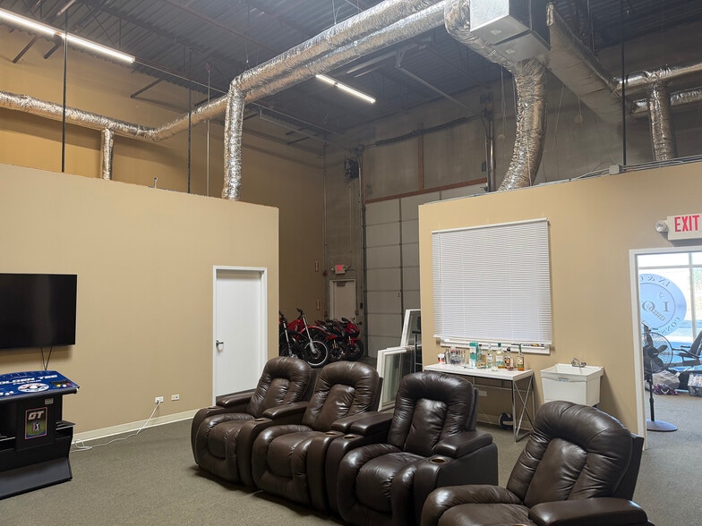 More Photos Of 195 Kendall Point Dr, Oswego Manufacturing For Lease