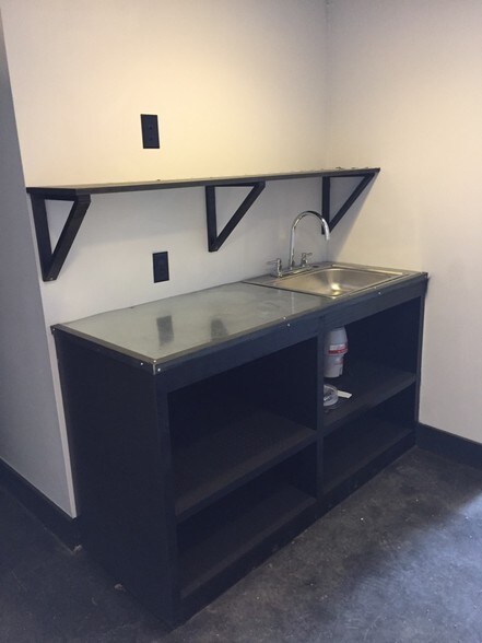 More Photos Of 2330 S Main Ave, Lovington Warehouse For Lease