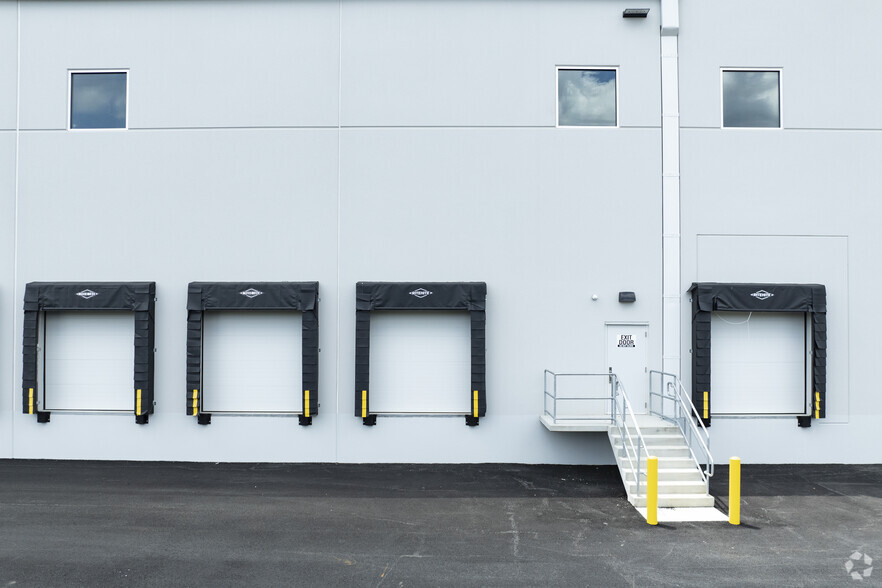 More Photos Of 11501 University Blvd, Manassas Unknown For Lease