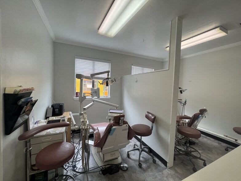 More Photos Of 160 Waverly Pl, San Francisco Storefront Retail Office For Lease