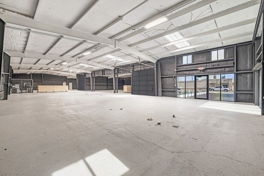 More Photos Of 408 S Main St, Lampasas Light Distribution For Sale