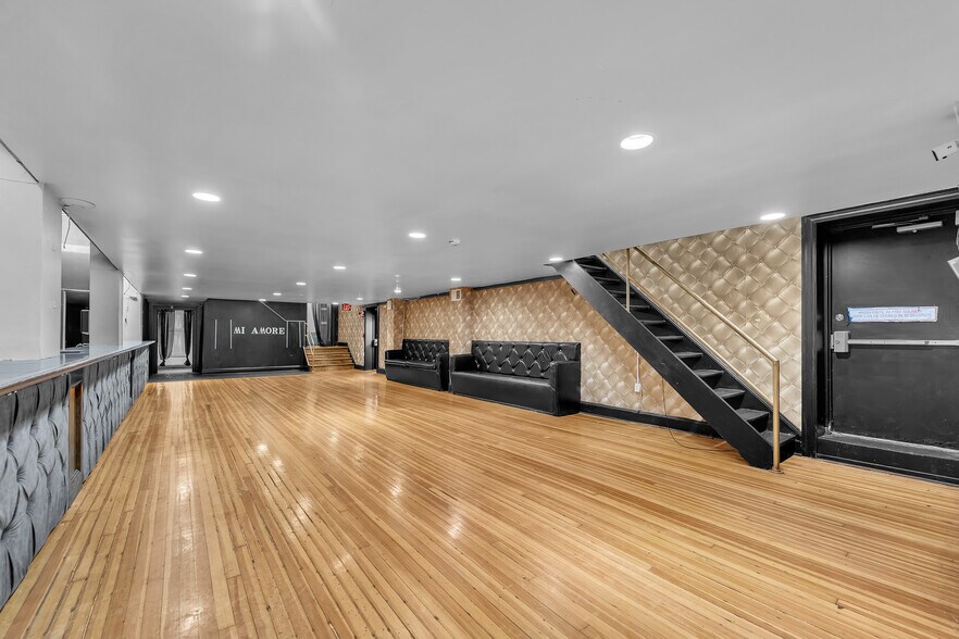 More Photos Of 518 N Charles St, Baltimore Storefront Retail Office For Lease