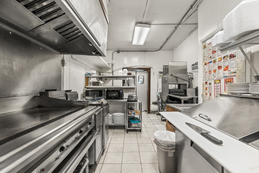 More Photos Of 6569 Cameron Ave, Vesper Restaurant For Sale