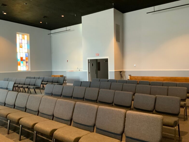 More Photos Of 401 W Poplar St, Elizabethtown Religious Facility For Sale