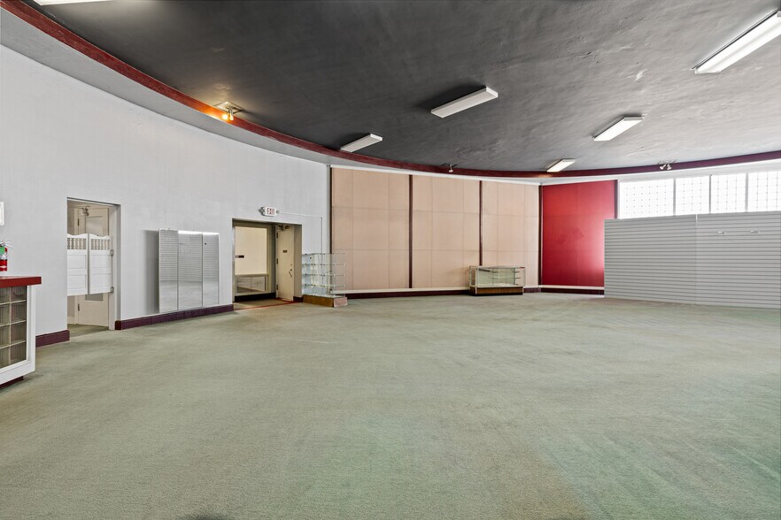 More Photos Of 500 E Main St, Kilgore Office For Sale