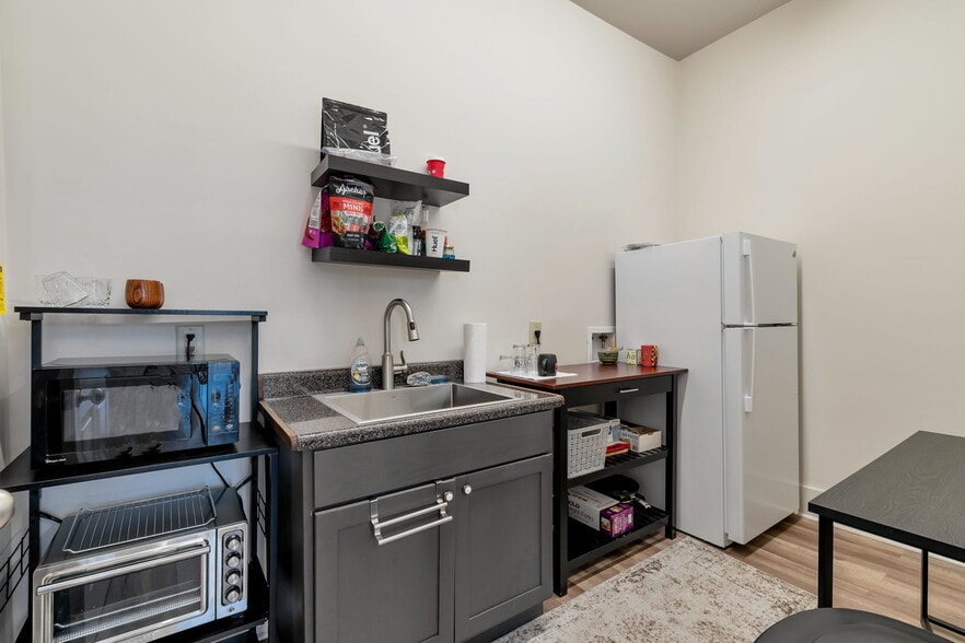 More Photos Of 179 E Moreno St, Buford General Retail For Sale