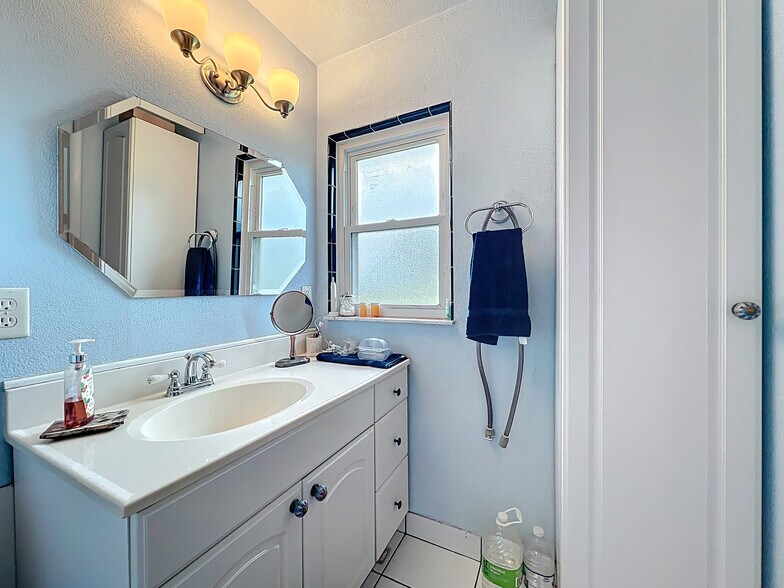 More Photos Of 7001 W Jones Ave, Mount Dora Airplane Hangar For Sale