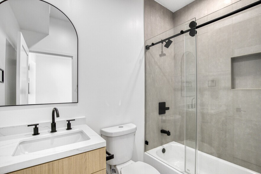 More Photos Of 10826 Hesby St, North Hollywood Apartments For Sale