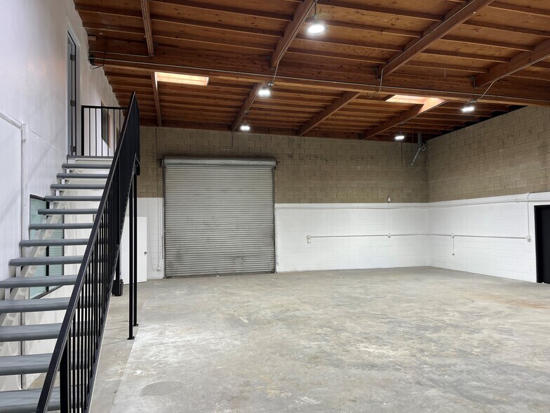 More Photos Of 817-873 W 9th St, San Jacinto Warehouse For Lease