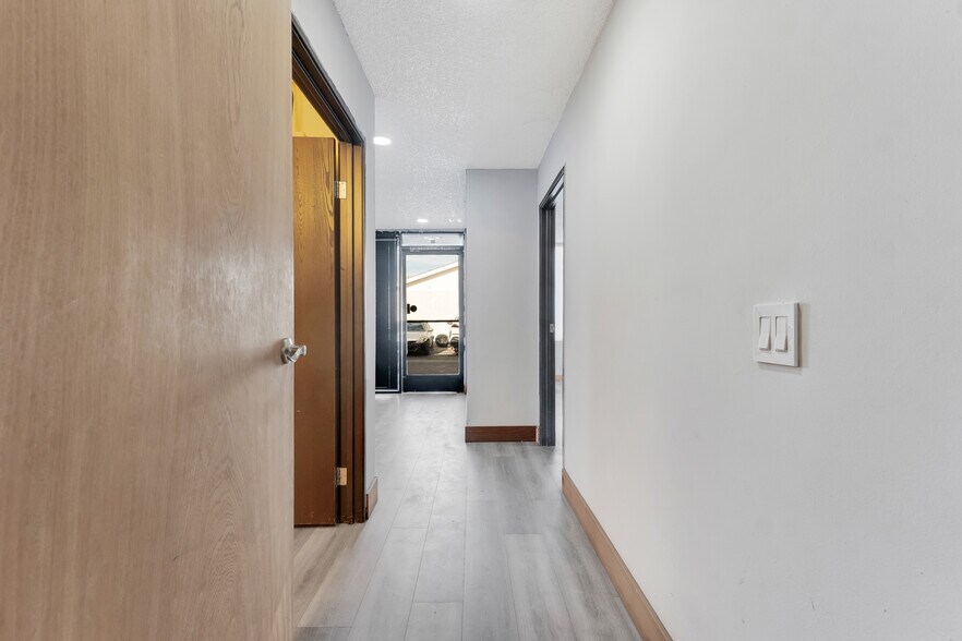 More Photos Of 8010 Wheatland Ave, Sun Valley Manufacturing For Sale