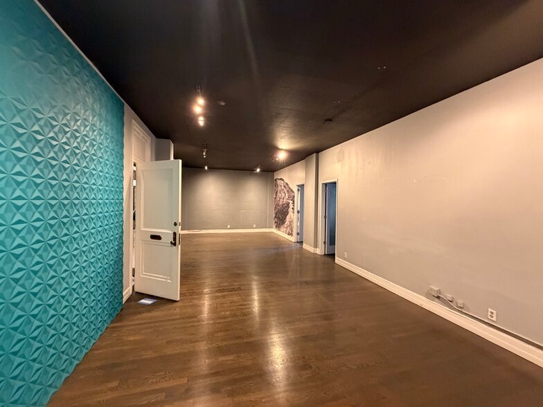 More Photos Of 6400-6404 Hollywood Blvd, Los Angeles Office For Lease