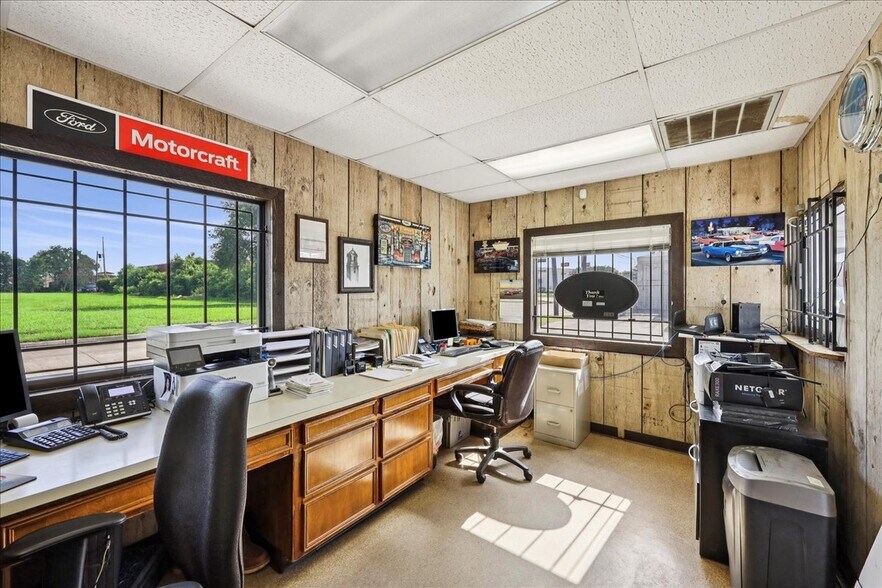 More Photos Of 1470 North St, Beaumont Auto Repair For Sale