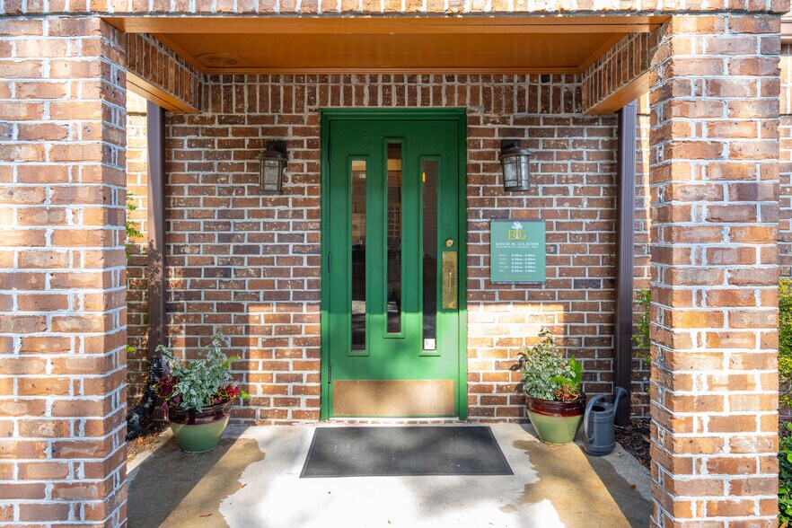 More Photos Of 15 Gamecock Ave, Charleston Office For Sale