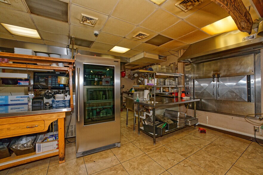 More Photos Of 671 Mariaville Rd, Schenectady Garden Center For Sale