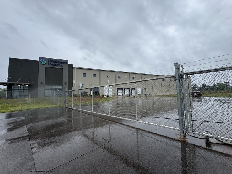 More Photos Of 60 Industrial Ct, Prosperity Distribution For Lease