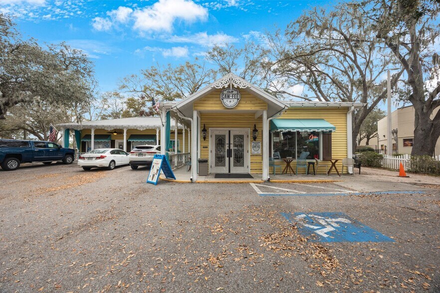 More Photos Of 3407 Lithia Pinecrest Rd, Valrico Storefront Retail Office For Sale