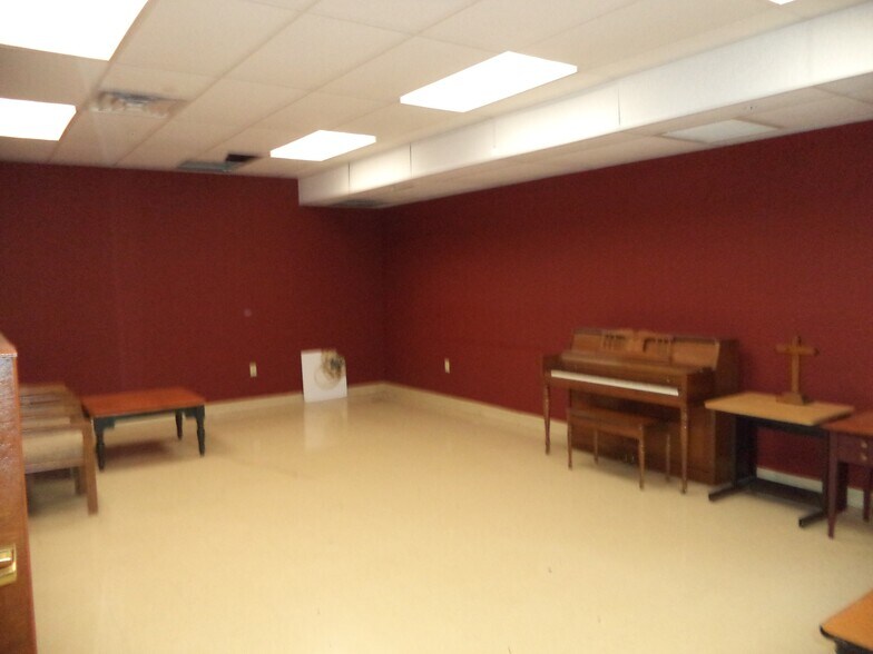 More Photos Of 187 Hampstead Rd, Derry Specialty For Sale