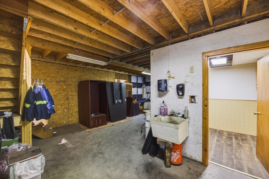 More Photos Of 1071 NH-12, Westmoreland Warehouse For Sale