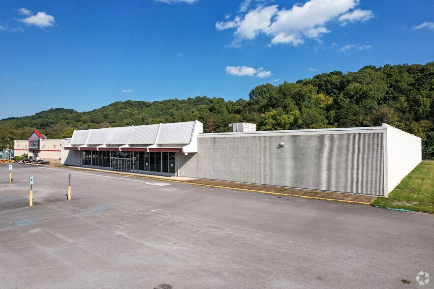 More Photos Of 680 Signal Mountain Rd, Chattanooga Storefront For Lease