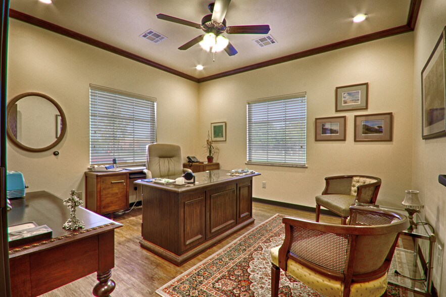 More Photos Of 13913 Technology Dr, Oklahoma City Office For Sale