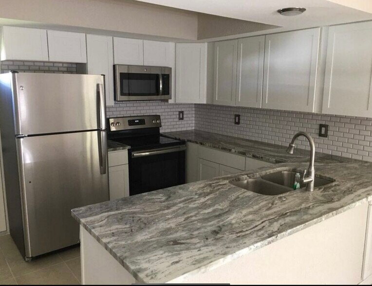 More Photos Of 4015 SE 19th Ave, Cape Coral Apartments For Sale