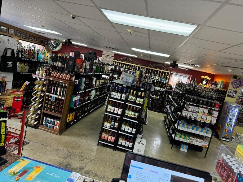 More Photos Of 200 E 6th St, Rolla General Retail For Sale