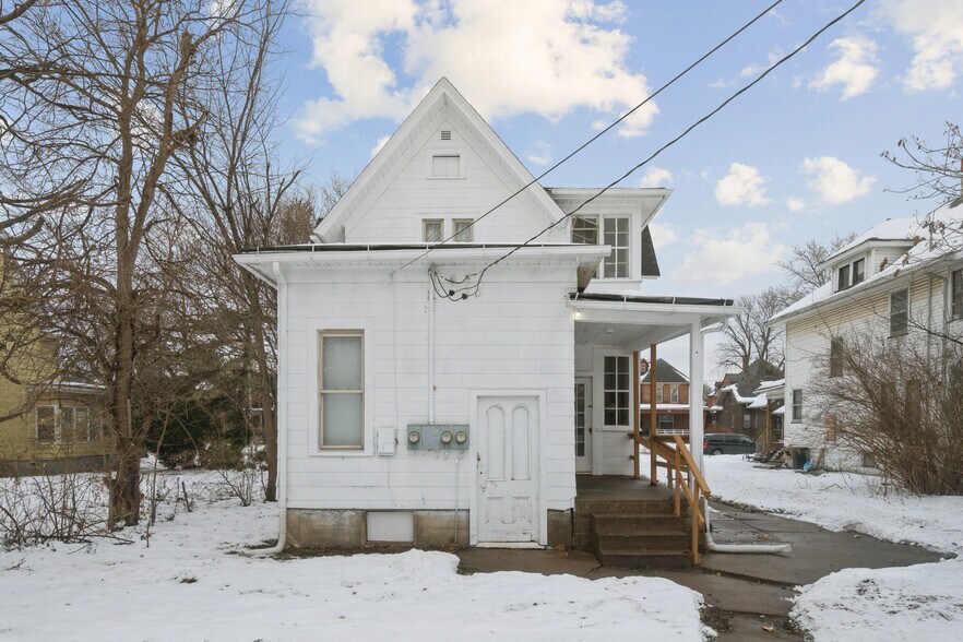 More Photos Of 431 6th Ave S, Clinton Apartments For Sale