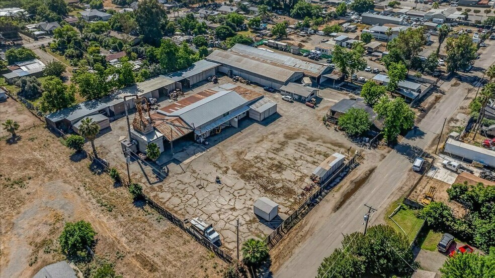 More Photos Of 708 N Pleasant Ave, Fresno Warehouse For Sale