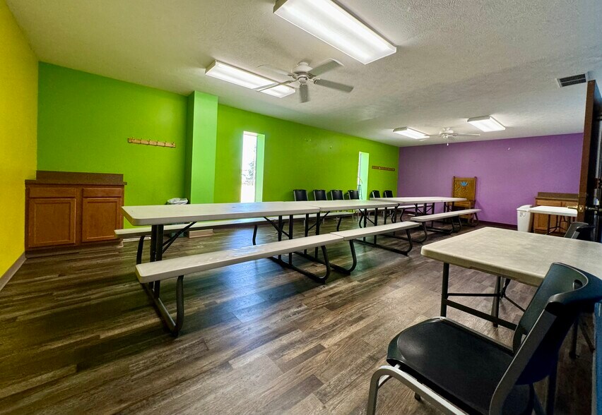 More Photos Of 2509 S 1st St, Terre Haute Showroom For Sale