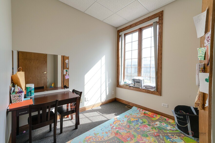 More Photos Of 1017-1019 W Park Ave, Libertyville Medical For Sale