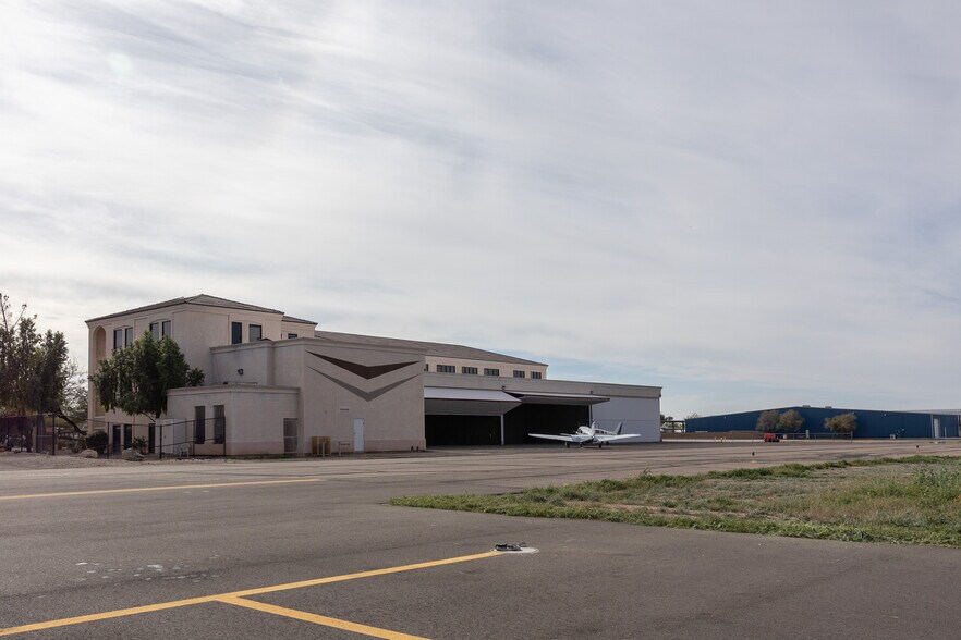 More Photos Of 2550 N Thunderbird Cir, Mesa Office For Sale