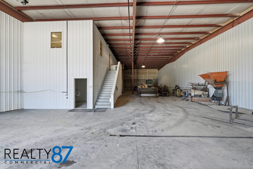 More Photos Of 1004 Grant St, Manchester Warehouse For Sale