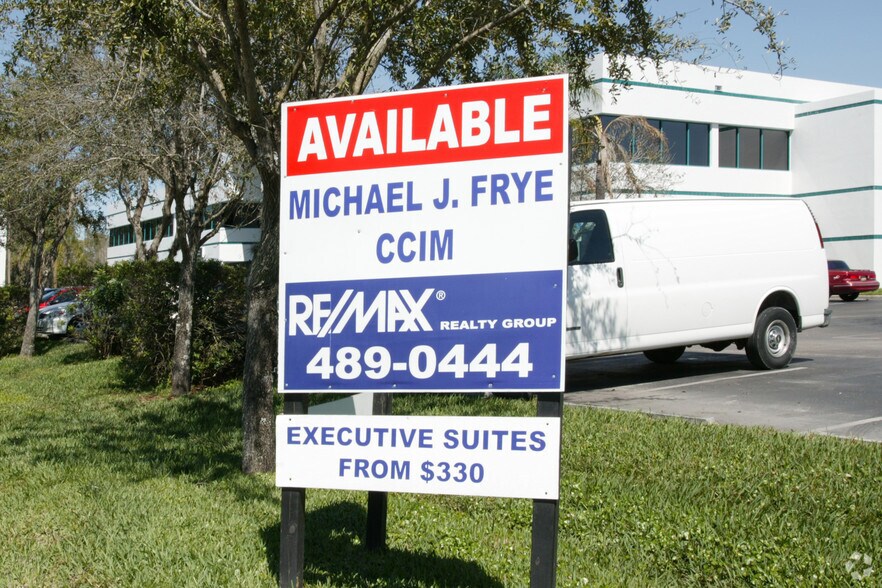 More Photos Of 17595 S Tamiami Trl, Fort Myers Medical For Lease