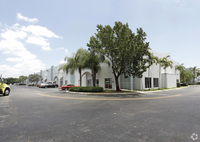 More Photos Of 20861 Johnson St, Pembroke Pines Distribution For Sale