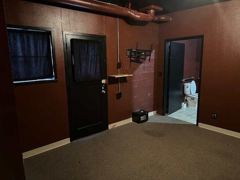 More Photos Of 2218 NW 21st Ave, Portland Warehouse For Lease